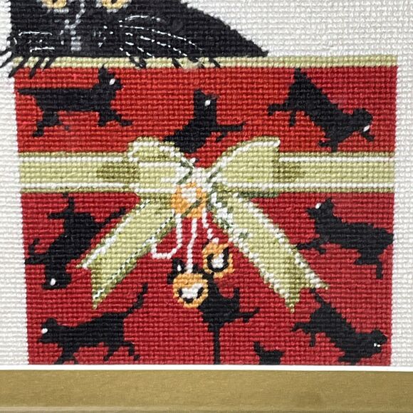 Vintage Christmas Cat In Gift Box W/ Cats On It Framed Cross Stitch 10”x10” - Picture 4 of 6